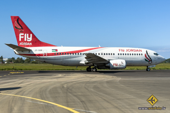 Boeing 737-33V